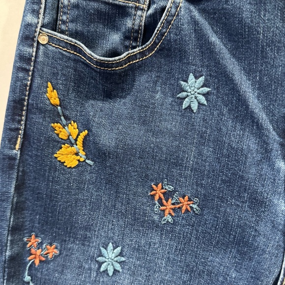Charlie B Embroidered Floral Denim Jeans – Size 6 - Picture 3 of 11
